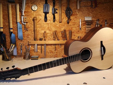 Episode 1: Guitar making highlights tropical timber species