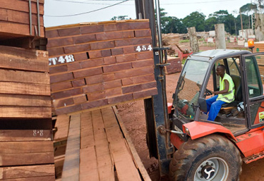 Stimuler l’économie des pays producteurs en valorisant la forêt et en privilégiant la transformation locale du bois